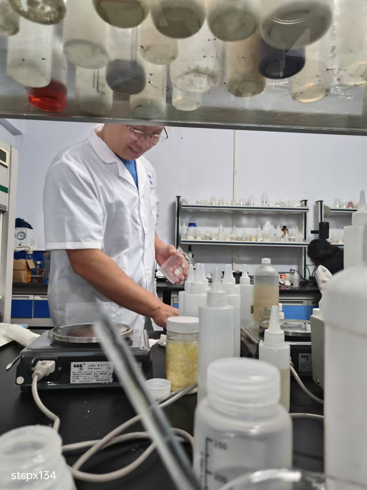 构化妆品研发技术学习人人实操-产业创新突围不朽情缘游戏手机版化妆品配方师证书培训机(图2)